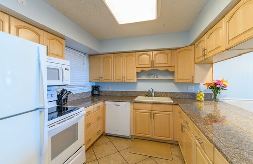 Satellite Beach Condominio | Frente al mar directo - Bellamente actualizado - Excelentes vistas al mar