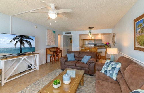 Satellite Beach Condominio | Frente al mar directo - Bellamente actualizado - Excelentes vistas al mar