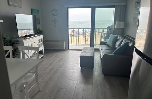 Ocean City Condominio | Direct Oceanfront 1-bedroom condo on 12th Street & Boardwalk
