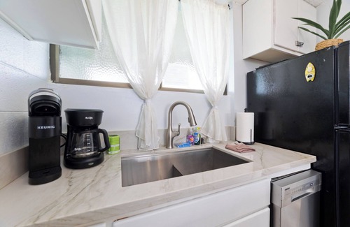 Hilo Condominio | Direct Oceanfront Mauna Loa Shores #508 New Remodel next to Beach Park