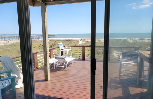 Atlantic Beach Casa | FRENTE AL MAR DIRECTO Duplex con gran cubierta de 3 niveles junto al muelle de pesca de Oceanana.