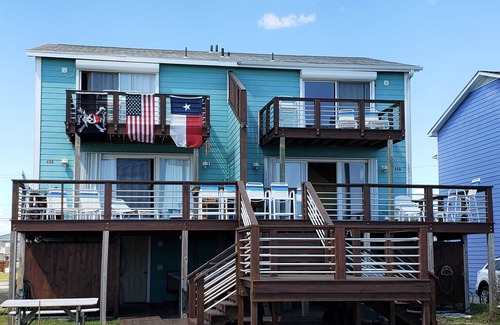 Atlantic Beach Casa | FRENTE AL MAR DIRECTO Duplex con gran cubierta de 3 niveles junto al muelle de pesca de Oceanana.