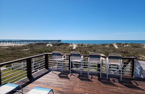 Atlantic Beach Casa | FRENTE AL MAR DIRECTO Duplex con gran cubierta de 3 niveles junto al muelle de pesca de Oceanana.