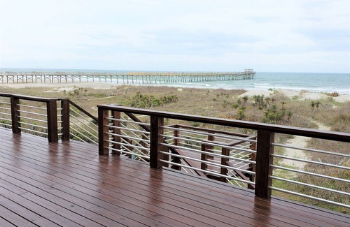 Atlantic Beach Casa | FRENTE AL MAR DIRECTO Duplex con gran cubierta de 3 niveles junto al muelle de pesca de Oceanana.