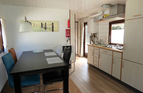 Marum Chalet De Esquí | Direct op grens van Friesland,Groningen en Drenthe tegen bos gelegen