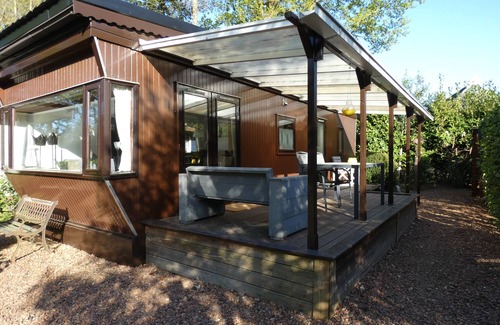 Marum Chalet De Esquí | Direct op grens van Friesland,Groningen en Drenthe tegen bos gelegen