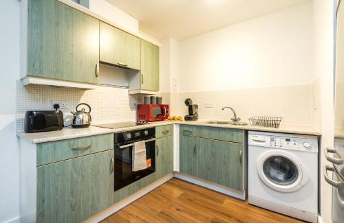 East Acton Apartamento | Direct Tube Links to Central London , Walk to Station one bedroom flat in Greater London, ID required