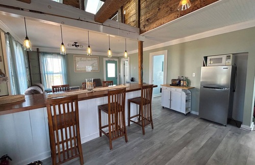 Morgan Point Cabaña | Direct waterfront cottage on private sandy beach