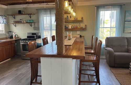 Morgan Point Cabaña | Direct waterfront cottage on private sandy beach