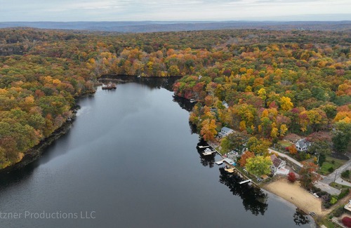 East Haddam Casa | Direct Waterfront Lake Retreat