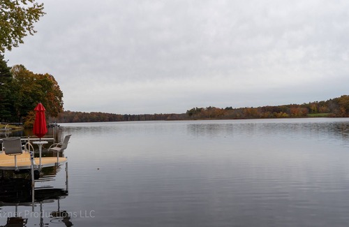 East Haddam Casa | Direct Waterfront Lake Retreat