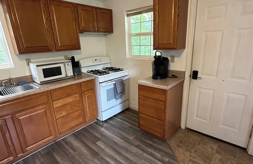 Ashley Oaks Cabina | Direct Windrock trail access Breathtaking views right from your bedroom sleeps 4