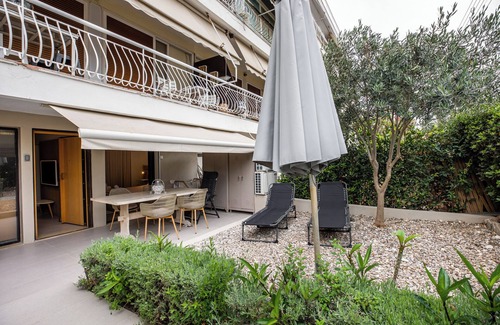 Vari-Voula-Vouliagmeni Apartamento | Directly before the sea.Direkt vor dem Meer
