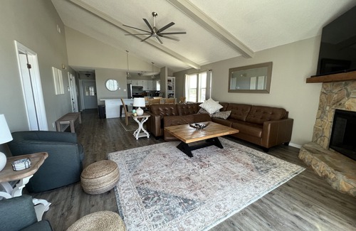 Southpointe Casa | BEACH FRONT 4 BR 2 Bath Home! ¡Quédate en la playa, no detrás!