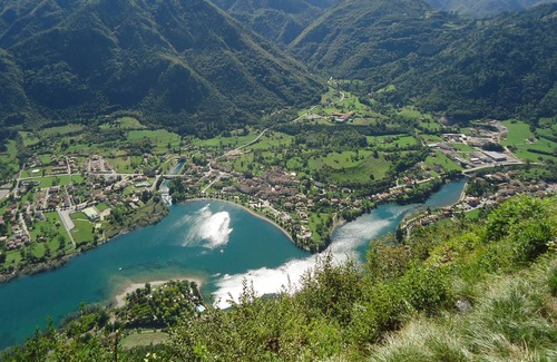 Idro Apartamento | DIRECTLY ON THE BEACH/LAKE, up to 4 people, pool, garden and fantastic views
