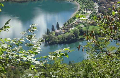 Idro Apartamento | DIRECTLY ON THE BEACH/LAKE, up to 4 people, pool, garden and fantastic views