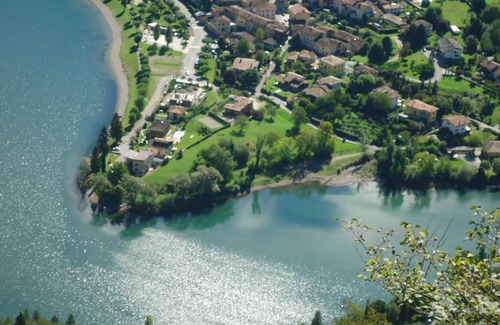 Idro Apartamento | DIRECTLY ON THE BEACH/LAKE, up to 4 people, pool, garden and fantastic views