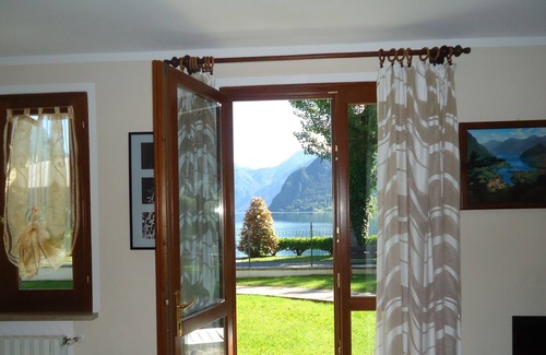 Idro Apartamento | DIRECTLY ON THE BEACH / LAKE, apartment up to 4 people, small pool, garden, wide view
