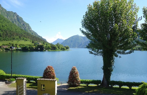 Idro Apartamento | DIRECTLY ON THE BEACH/LAKE, apartment for up to 4 people, pool, garden, wide view