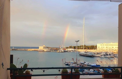 Trani Apartamento | DIRECTLY OVERLOOKING THE HARBOR A FEW METERS FROM THE CATHEDRAL
