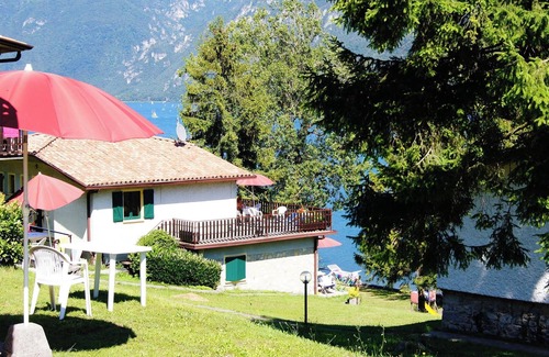 Idro Apartamento | Direkt am See mit Terrasse und Zwei Schlafzimmern