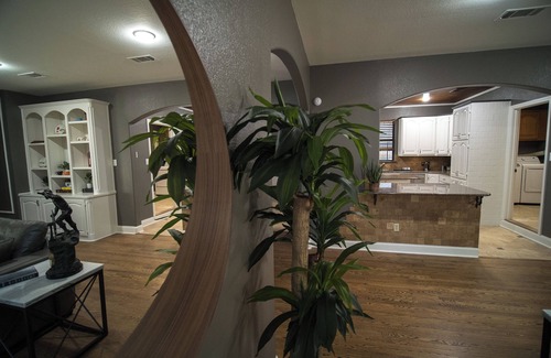 Azle Casa | Discount! 30% - King Beds LUX Pool at the Lake Theater Gym Arcade
