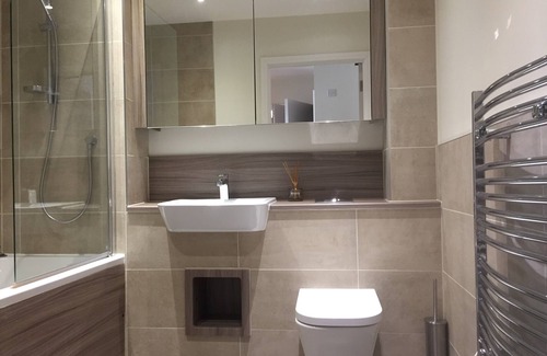 South Acton Apartamento | Apartamento grande y moderno de 1 habitación con balcón y excelentes conexiones de metro a Londres Heathrow