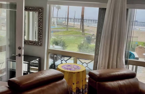 Imperial Beach Condominio | Enorme patio privado moderno frente al mar. Restaurante en Bldg. +2 plazas de garaje gratis!