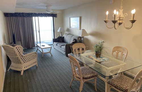 Atlantic Beach Condominio | DISCOUNTED 50%! Oceanfront 2-bedroom Condo for Memorial Day Week!
