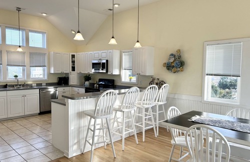 Wind Over Waves Casa | Discounted AMAZING SOUND FRONT HOUSE--on water, pool, hottub, elevator