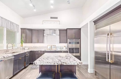 Mesa Casa | Desert Jewel: Luxury Oasis with Pool & Mini-Golf