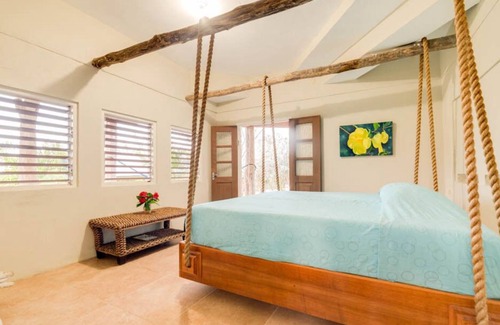 Robins Bay Villa | ¡Bolt Suite, Strawberry Fields juntos!