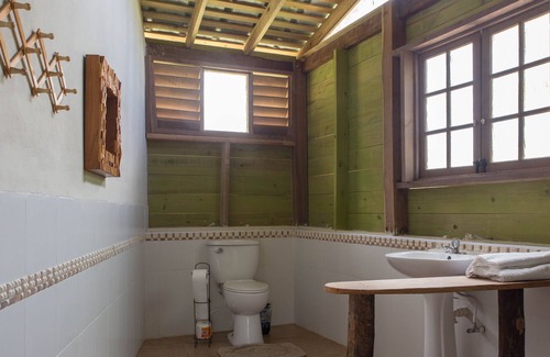 Robins Bay Villa | ¡Bolt Suite, Strawberry Fields juntos!