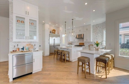 Isle of Palms Casa | Discounts! Beautifully decorated~ 206 Ocean Blvd. Oceanfront, Pool/Hot Tub, Elevator
