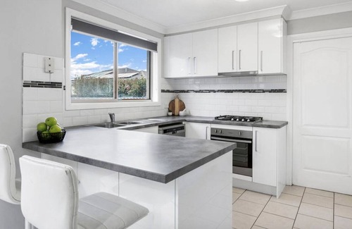 Bella Vista Casa | Discover a World of Comfort and Convenience in Our Independent Home!