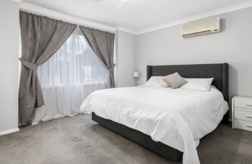 Bella Vista Casa | Discover a World of Comfort and Convenience in Our Independent Home!