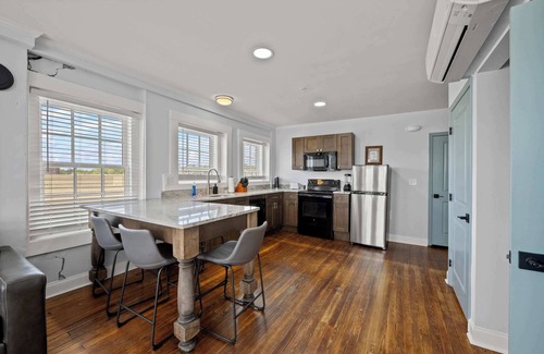 Conway Condominio | Discover Conway Trendy Downtown Loft