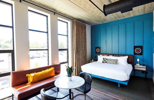 East Nashville Hotel | Discover East Nashville! Trendy Room Near Local Eateries, Hotspots & Airport