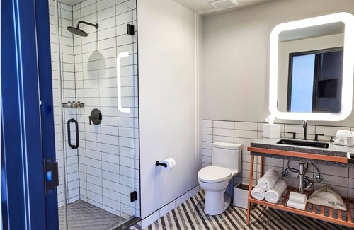 East Nashville Hotel | Discover East Nashville! Trendy Room Near Local Eateries, Hotspots & Airport
