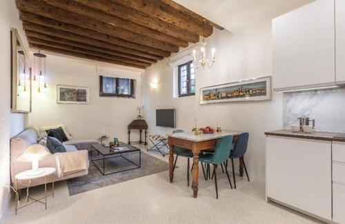 Castello Apartamento | Discover Luxurious 4-Bedroom Apartment Blending Antique Charm with Modern Chic