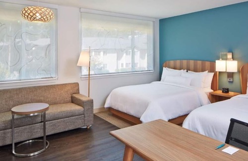 Williamsburg Casa | Discover Orlando's Magic from our 3 Stylish Accommodations! Outdoor Pool