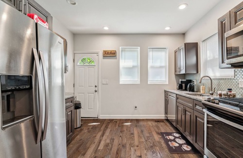 Point Breeze Casa | Discover South Philly, just a quick 4-min drive to UPenn