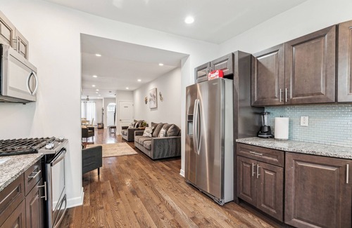 Point Breeze Casa | Discover South Philly, just a quick 4-min drive to UPenn