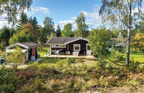 Motala Casa | Discover the beauty of Swedish nature in this charming vacation home.