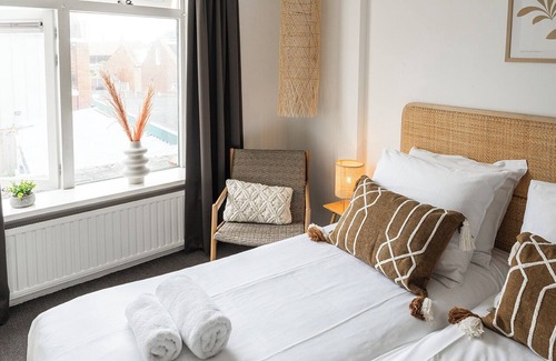 Zoutelande Apartamento | Descubre el encanto de una pequeña habitación elegante junto al mar con vibras de Ibiza, que incluye