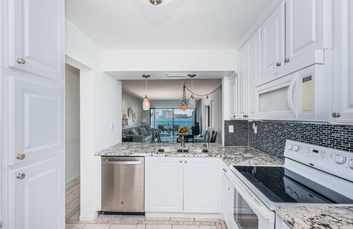 Palma del Mar Casa | Discover the Epitome of Waterfront Living in this Stunning condo on Isla del...