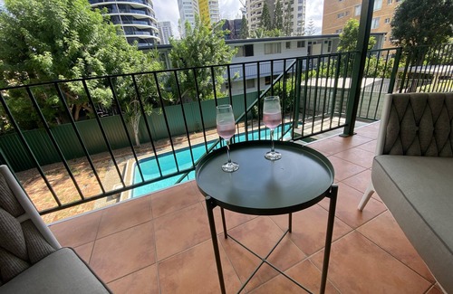 Broadbeach Casa | Discover the perfect retreat for families and pets alike in the heart of Broadbeach.