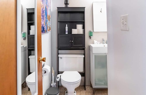 Oakland Apartamento | Discover this charming residence in the heart of Oakland, CA