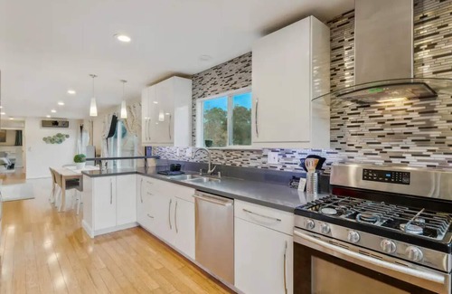 Oakland Apartamento | Discover this charming residence nestled in the heart of Oakland, CA
