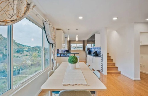 Oakland Apartamento | Discover this charming residence nestled in the heart of Oakland, CA